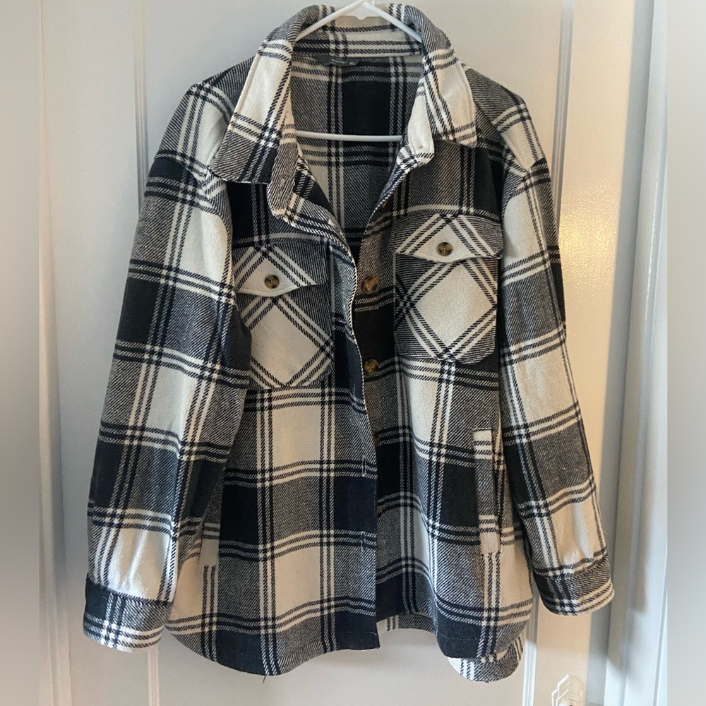 Women’s plaid size Xl black/white shacket